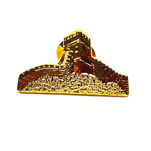 Great Wall of China Lapel Pin Vintage Gold Tone Unisex Tourist Momento Souvenir